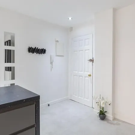 Beautiful 2br - 20 Meters From - In Center *