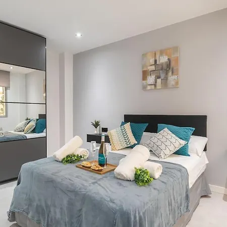 Beautiful 2br - 20 Meters From - In Center Apartament